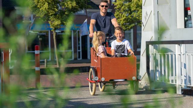 s_bakfietsnl-cargotrike-classic-wide-steps-elektrisc-1 rad3 – Produkte – Beruf – Bakfiets Trike Breit